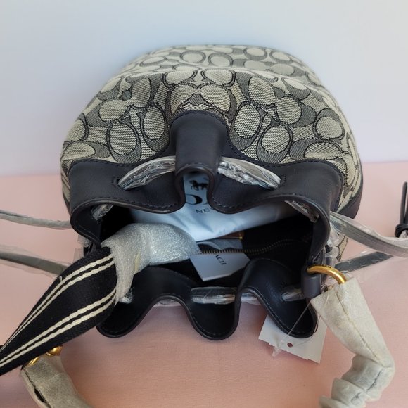 COACH Field Bucket Bag in Signature Jacquard & Leather–Navy Midnight Navy ⭐ - Picture 7 of 16